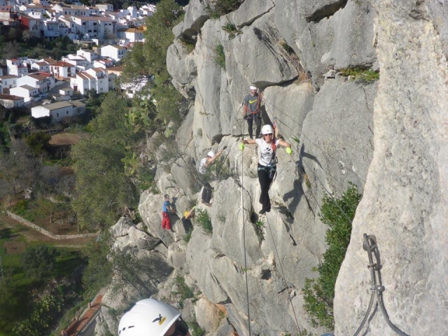 Pasando sobre Benaojan